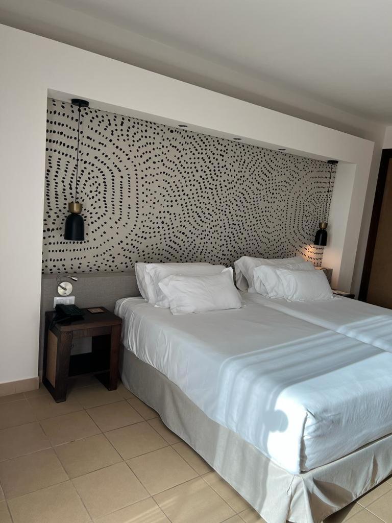 Double or Twin Room (1 Adult )